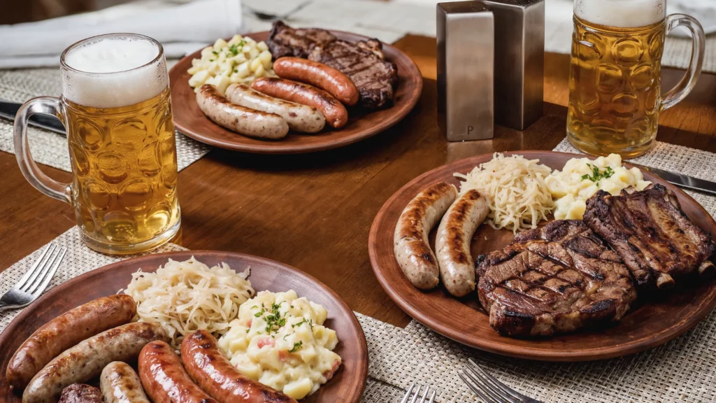 Brunch para celebrar Oktoberfest en Cali, buffet ilimitado en The Market con estaciones en vivo, parrilla, pet friendly